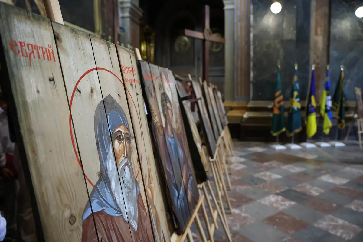 Ікони на ящиках з-під набоїв: у Львові вшанували пам'ять Захисників