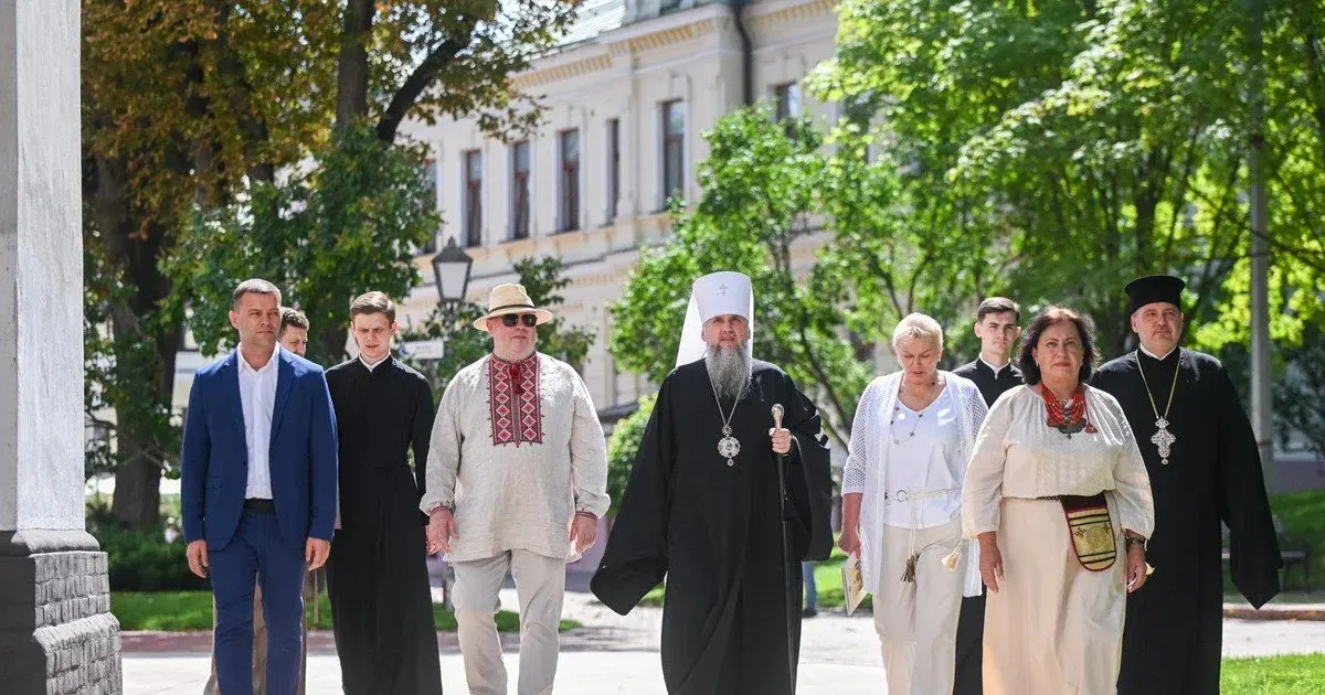 12 українських ікон: освячені в Софії Київській святині вирушають у світ