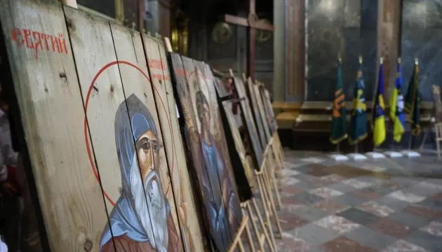 Ікони на ящиках з-під набоїв: у Львові відкрили виставку пам'яті захисників