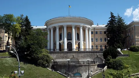 Жовтневий палац повернули державі: що відомо