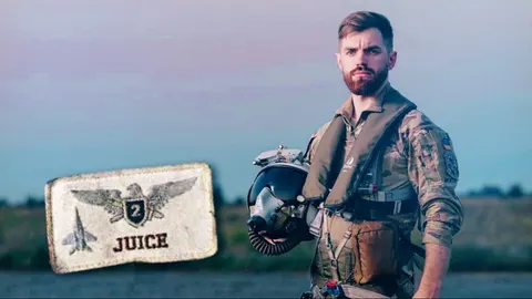 Світло пам'яті «Джуса»: у Києві відкрили виставку про легендарного льотчика