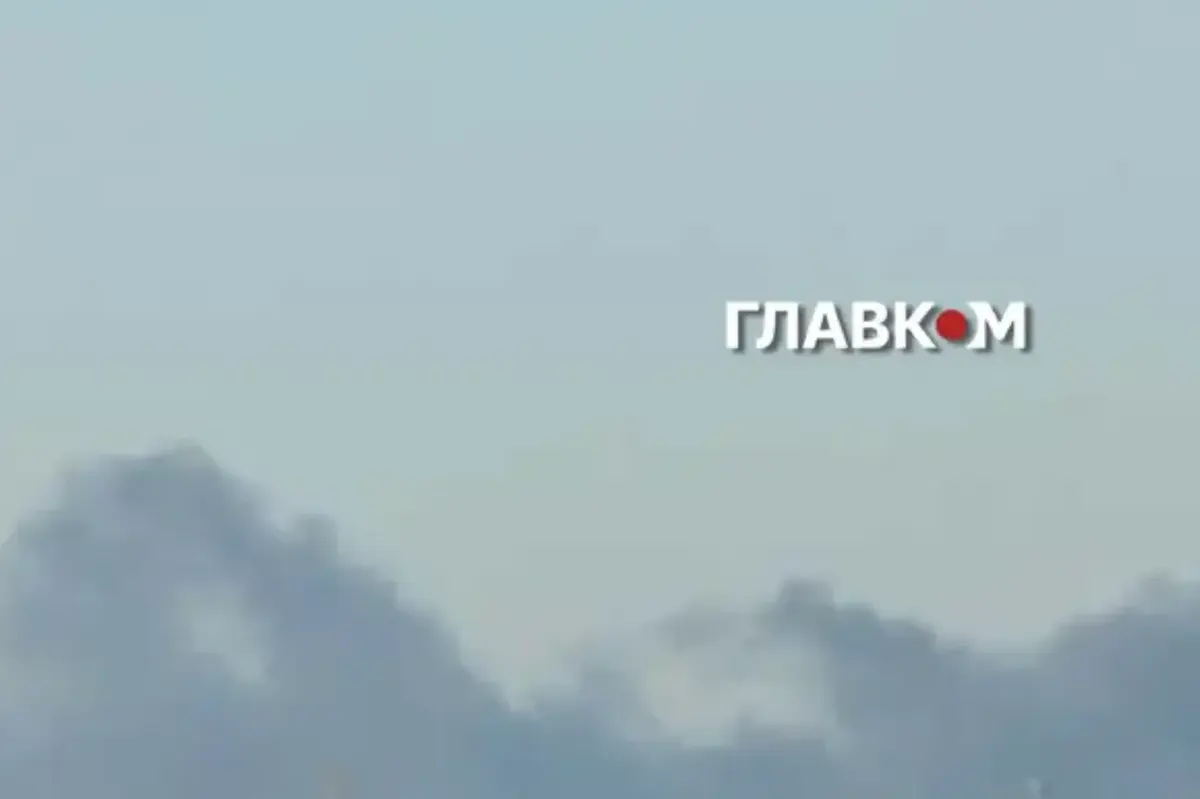 Київ під ударами: палає виставковий центр «Парковий»
