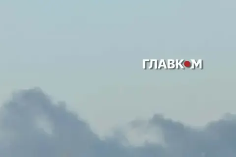 Київ під ударами: палає виставковий центр «Парковий»