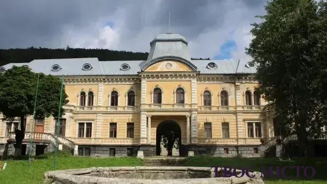 Палац Гредлів на Львівщині відчинив двері для відвідувачів
