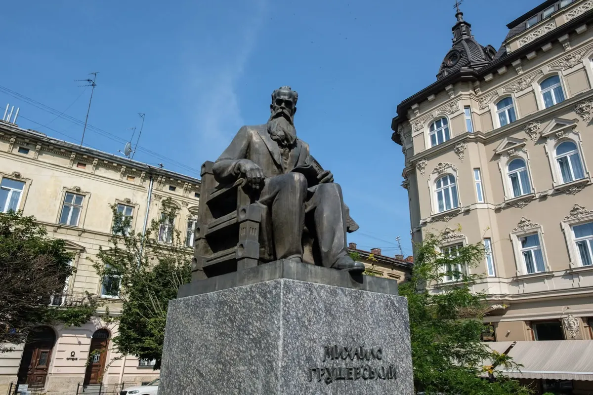 Львів вшановує Михайла Грушевського: вистава просто неба і вільний музей
