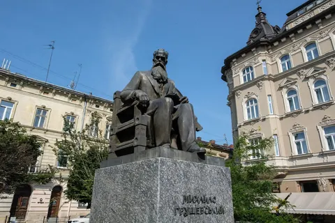 Львів вшановує Михайла Грушевського: вистава просто неба і вільний музей