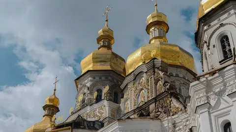 Культурні втрати України: майже 2000 пам'яток і тисячі закладів, понівечених вій