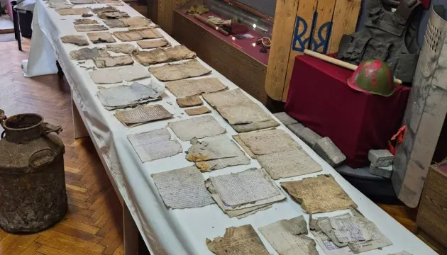 На Прикарпатті віднайшли архів ОУН у запечатаному бідоні