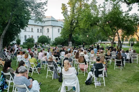 «Озброєні красою»: у Києві стартує Bouquet Kyiv Stage