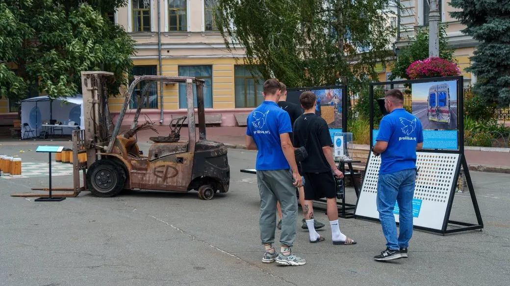 У Києві показують фільм та виставку про евакуації з Костянтинівки