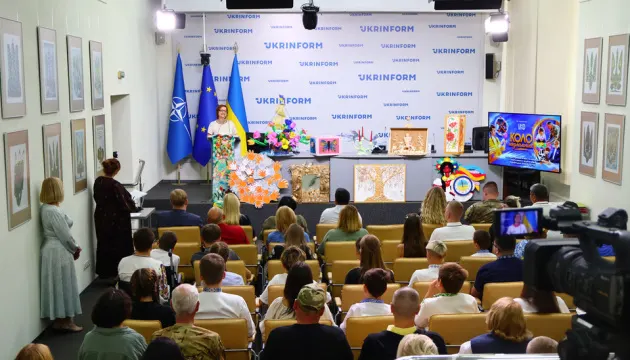 «Коло незламних»: у Києві показали інклюзивний мистецький проєкт