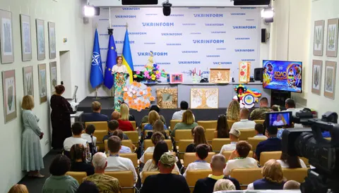 «Коло незламних»: у Києві показали інклюзивний мистецький проєкт