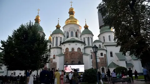 «Озброєні красою»: у Софії Київській триває Bouquet Kyiv Stage