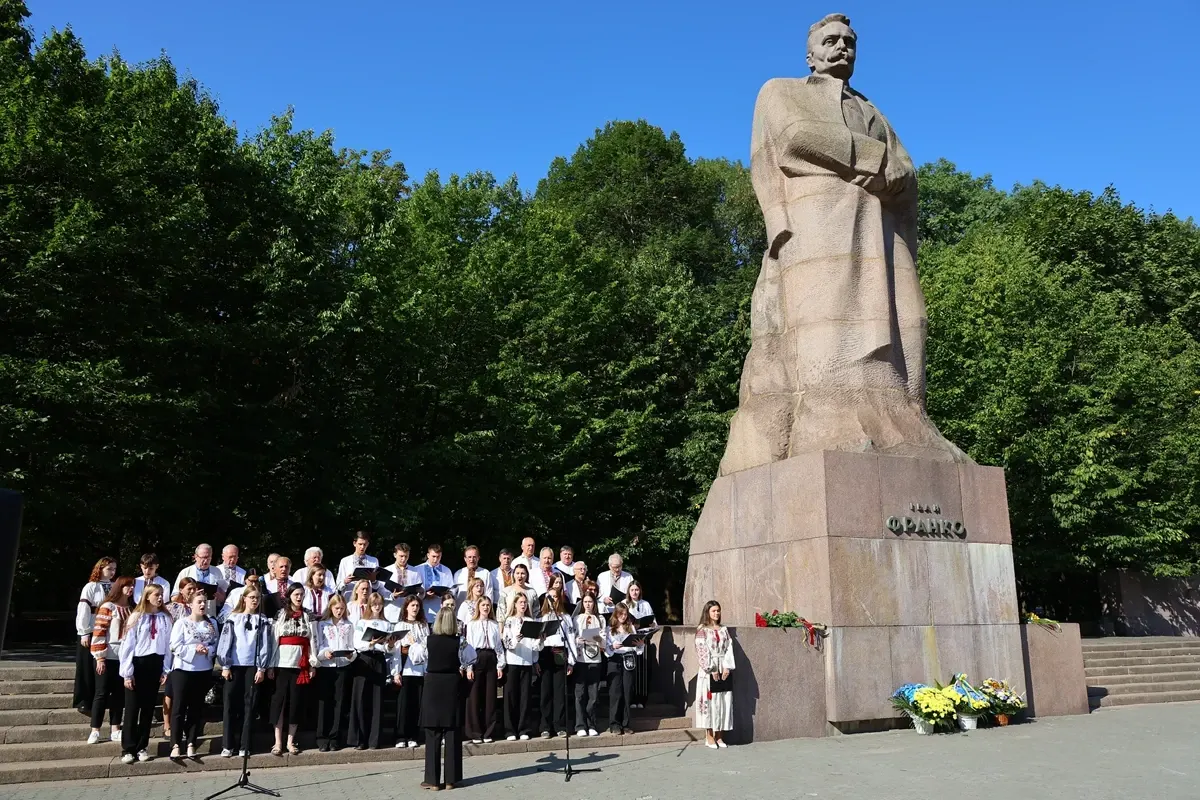 У Львові вшанували 170-річчя Івана Франка: квіти, хор і слово Каменяра