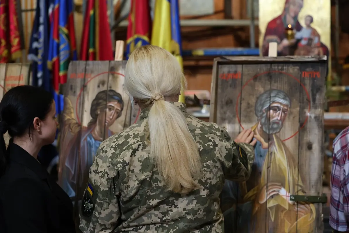 Ікони на ящиках з-під набоїв: у Львові вшанували полеглих захисників