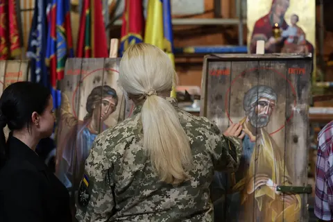 Ікони на ящиках з-під набоїв: у Львові вшанували полеглих захисників