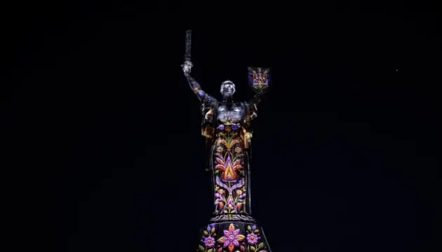 «Майбутнє пам’ятає»: на Батьківщині-матері покажуть світлову артінсталяцію