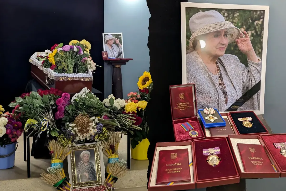 Останні оплески Галини Яблонської: у Києві провели акторку, яка віддала сцені понад сім десятиліть