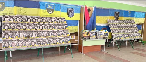 Імена Героїв у шкільних стінах: у Тернополі презентували третій том артбуку