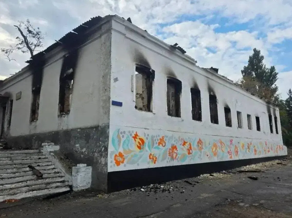 У Горностаївці пошкоджено селищну раду, музичну школу й музей народної творчості