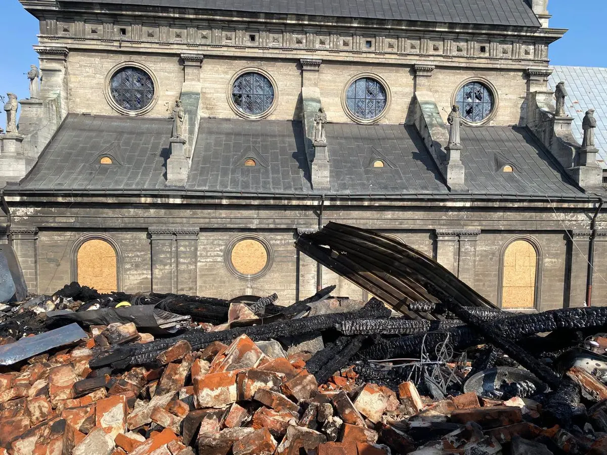 У Львові відновлять вітражі Бернардинського монастиря, пошкоджені російською атакою