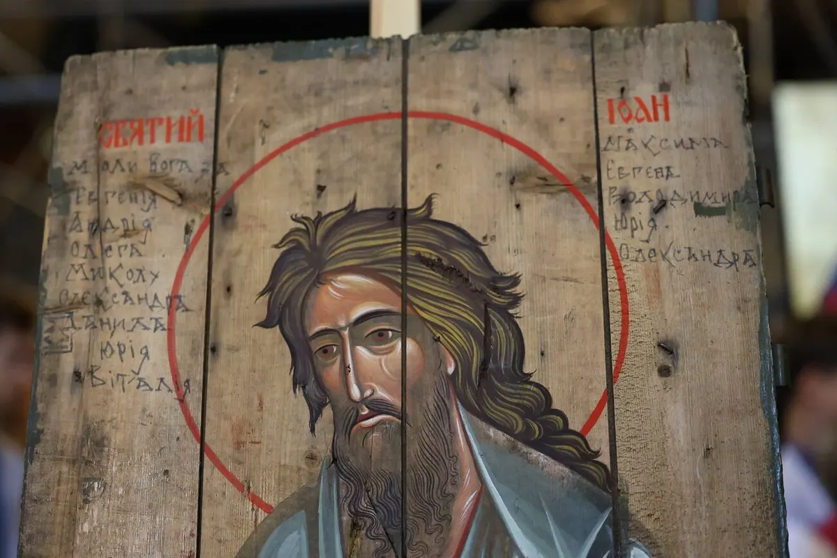 Ікони на ящиках з-під набоїв: у Львові відкрилася виставка, що перетворює війну на мистецтво