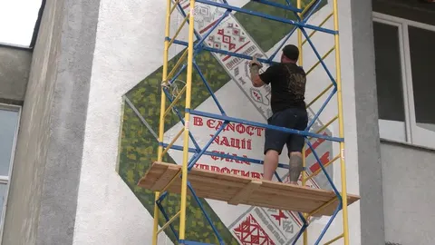 Мурал із перехрещених рушників з'явився у Новгороді-Сіверському