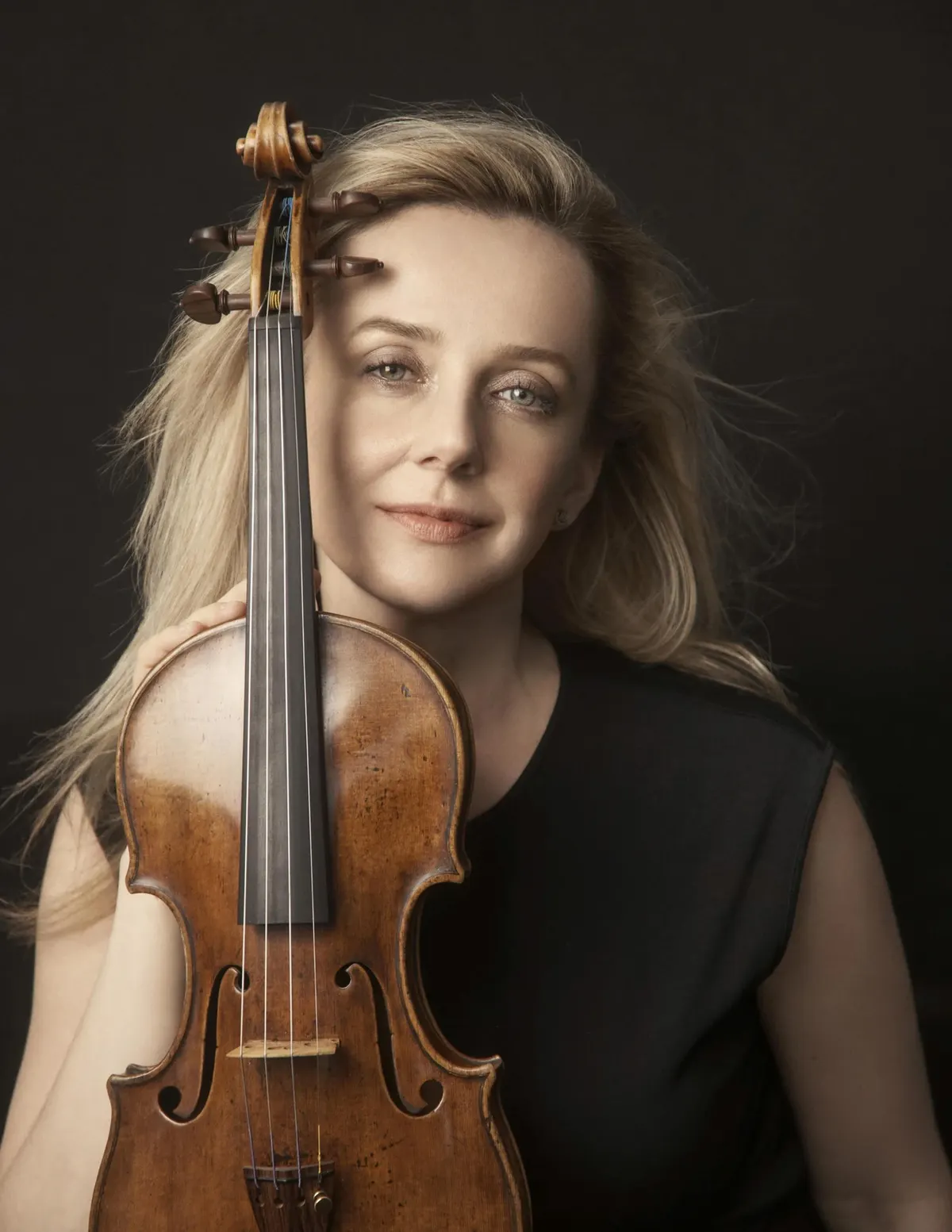 Голос незламності: Соломія Івахів випустила альбом Music of Resilience