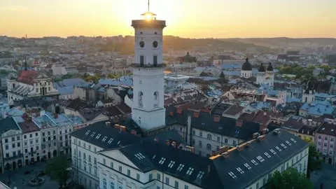 Львів як маршрут: панорами, музеї, храми й місця пам'яті
